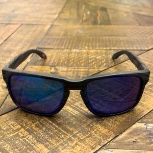 Holbrook Woodgrain Oakley frame, Sapphire Iridium lenses